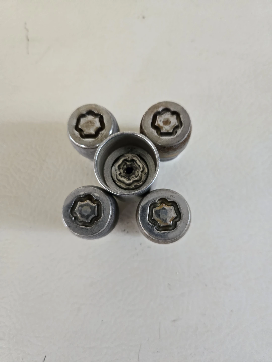 4 Lock Nuts With Key 12mm-1.5