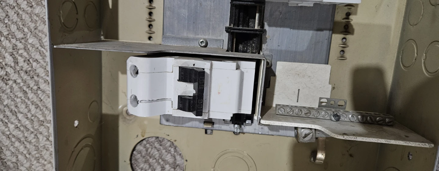 Federal Pioneer Electrical Panel with Breakers - photo 3