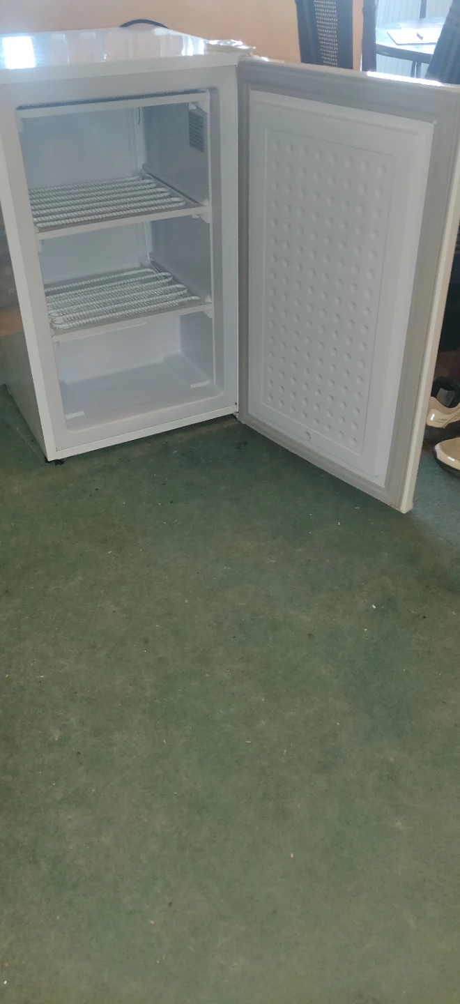 Danby Compact Mini Fridge - photo 5