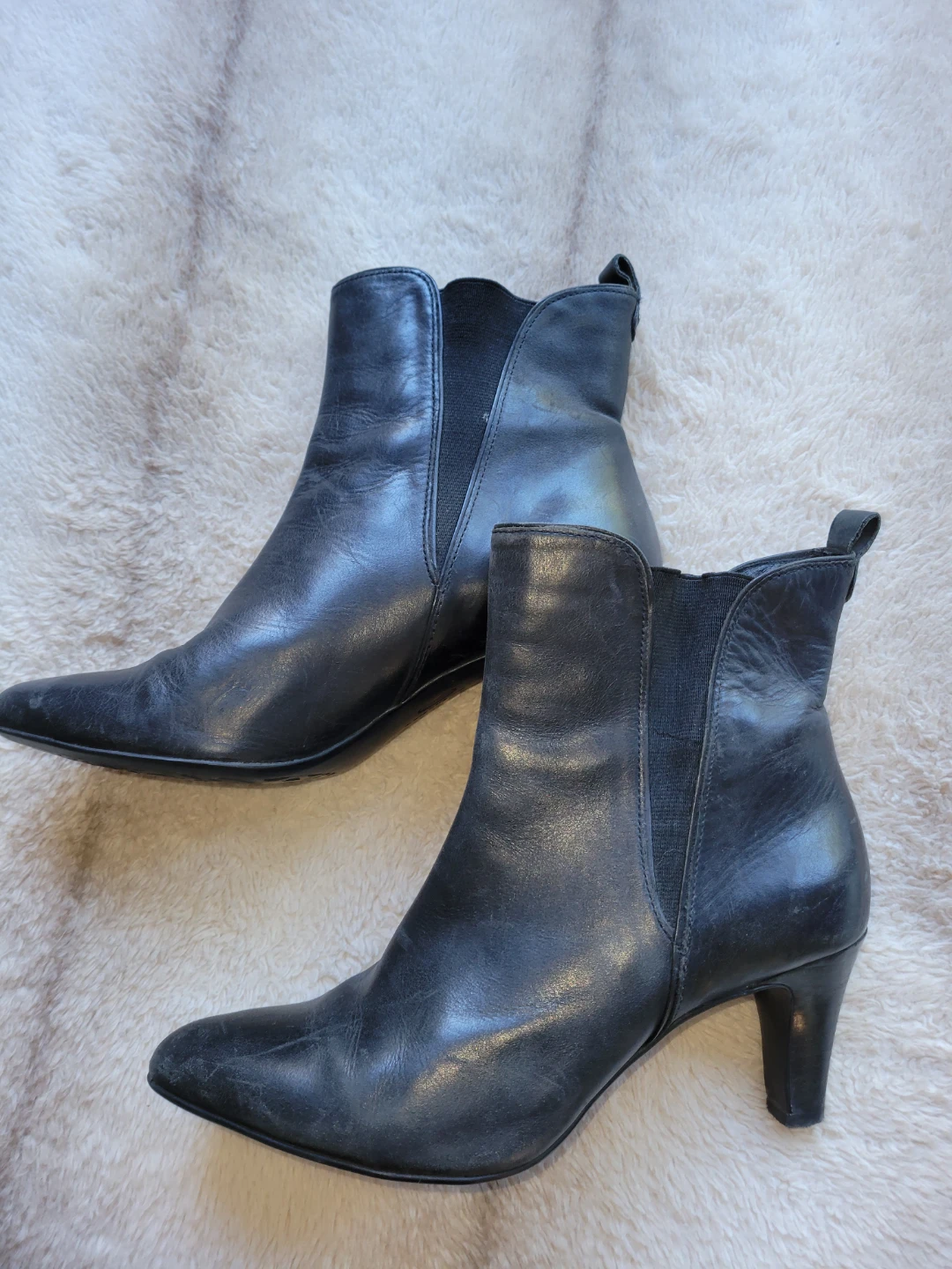 Clarks leather booties 7M