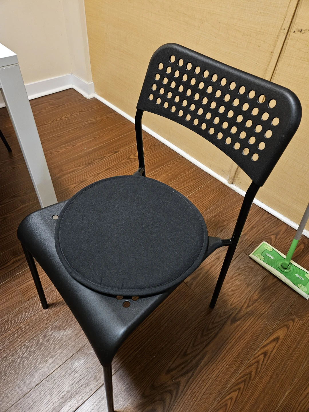 IKEA MELLTORP Table and Two Chairs - photo 2