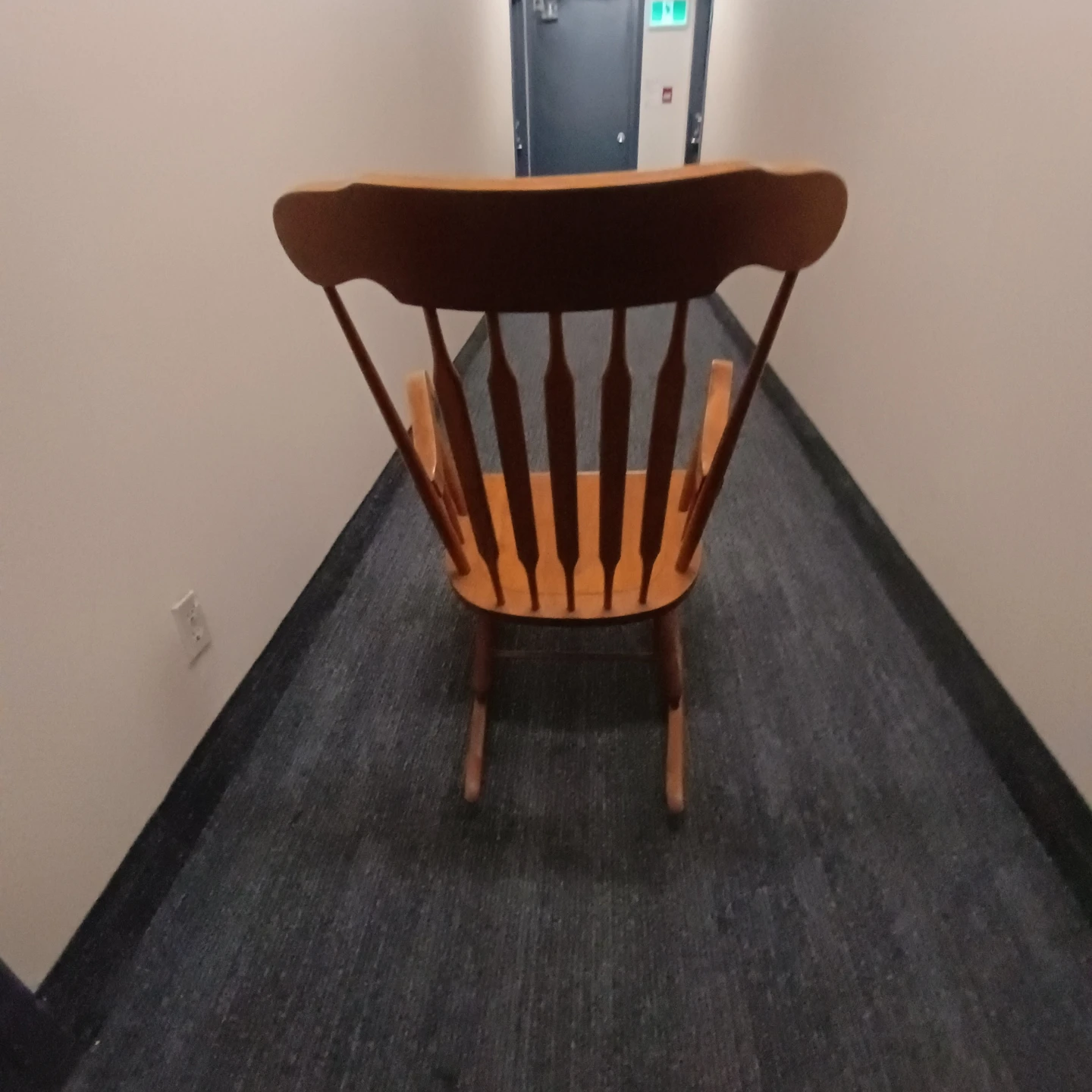 Classic wooden rocking chair - photo 4