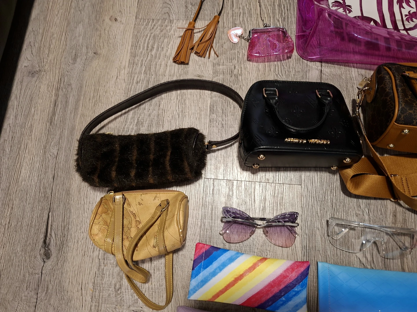 Purses and sunglasses bundle - photo 2