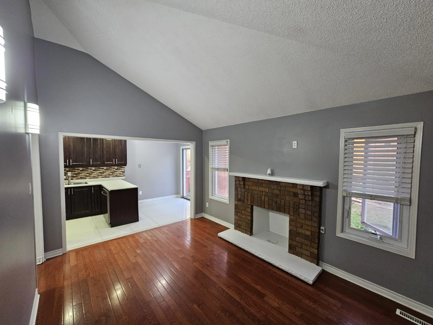 3 Bedroom, 3 Bathroom House For Rent - photo 4