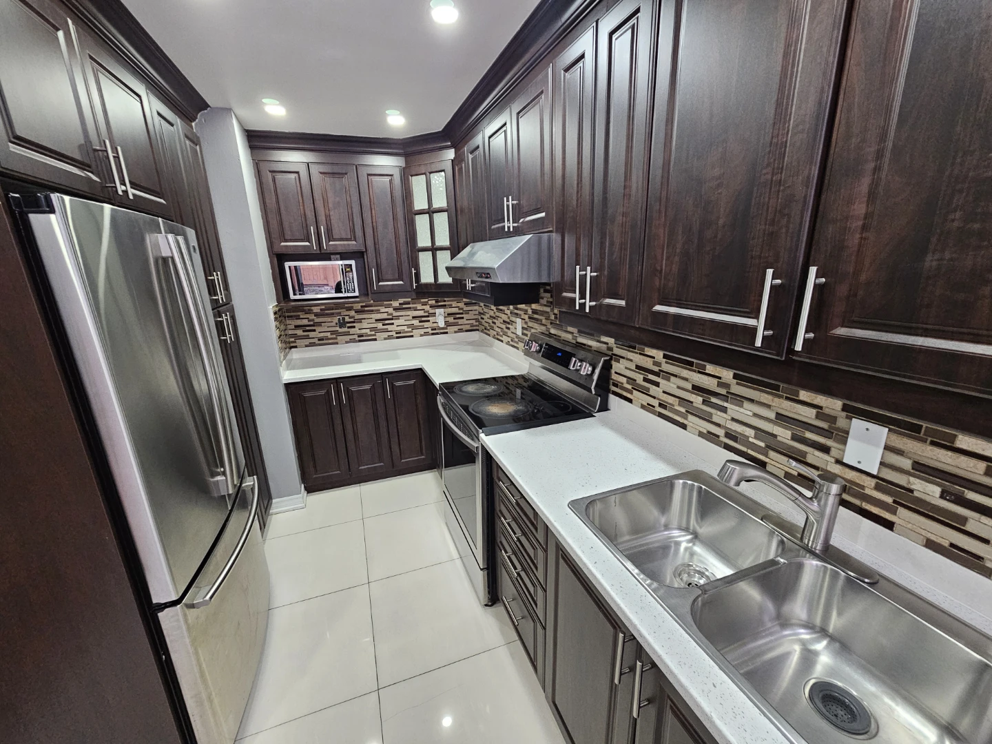 3 Bedroom, 3 Bathroom House For Rent - photo 5