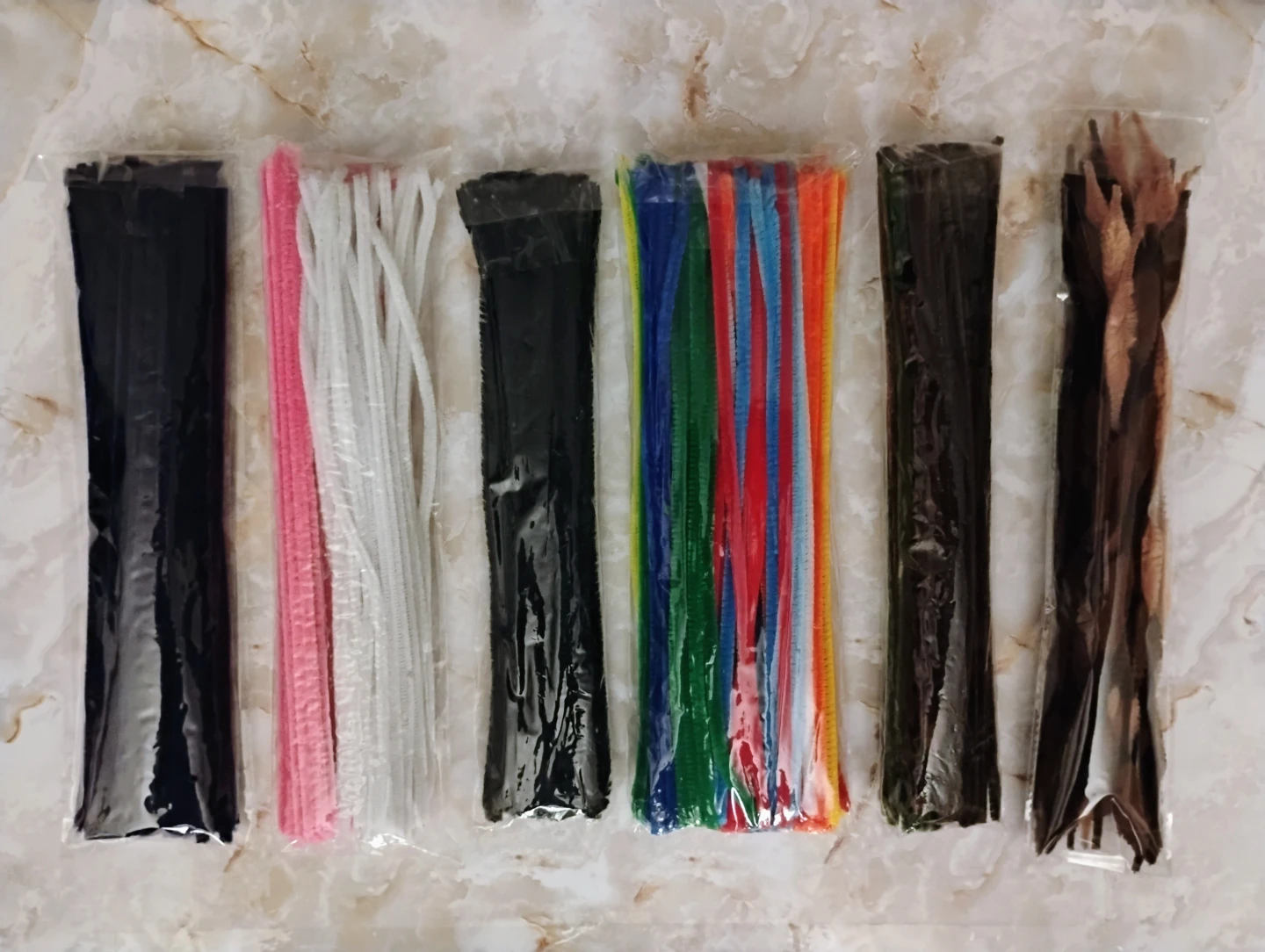 ASSORTED CRAFTING PIPE CLEANERS