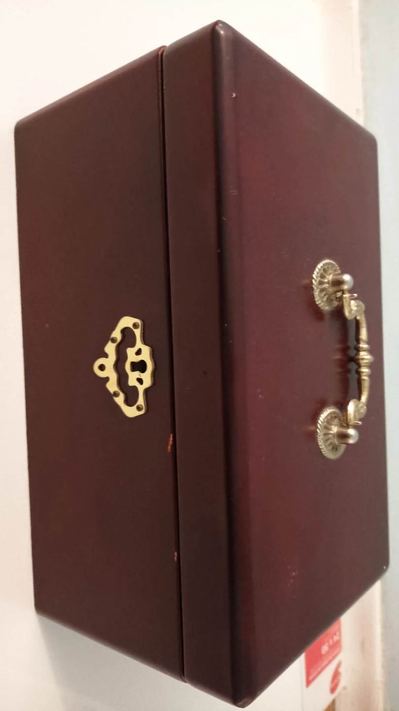 Jewelry box