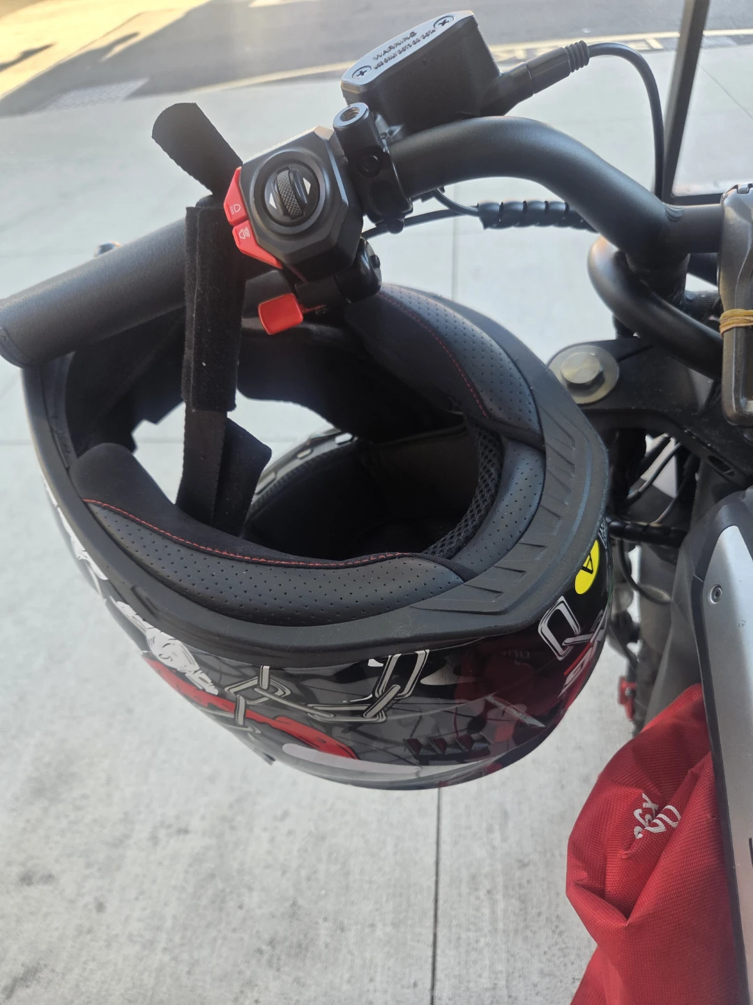 RNG Full-Face Helmet with Chain Design