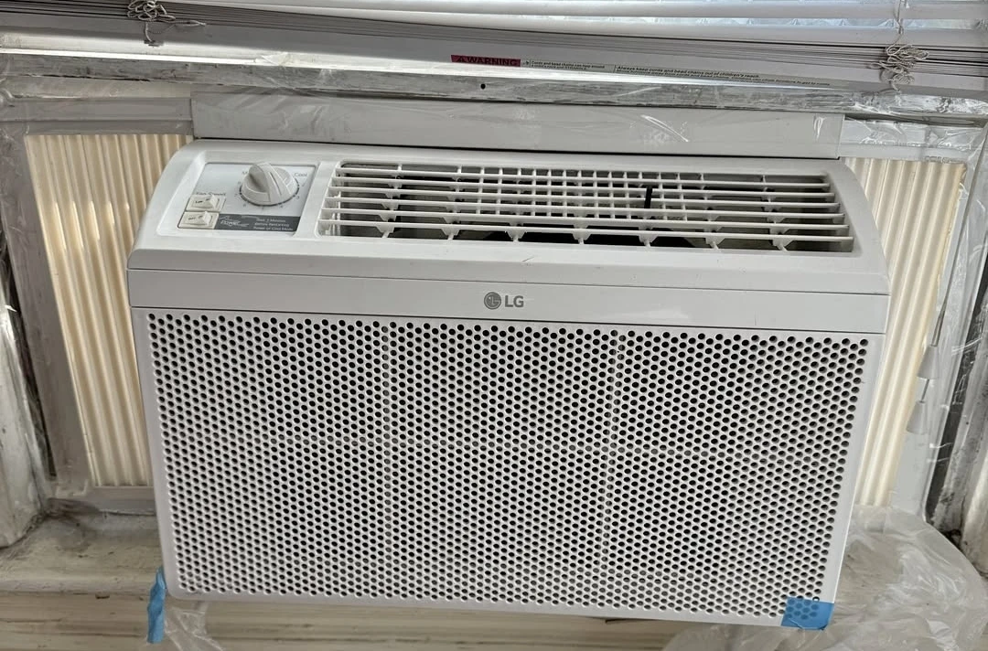 LG Window Air Conditioner - photo 2