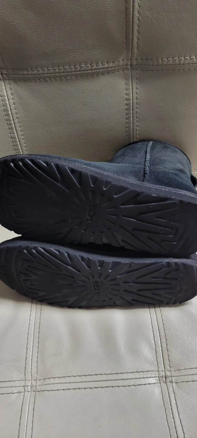 Black UGG Australia boots sz 8 - photo 2