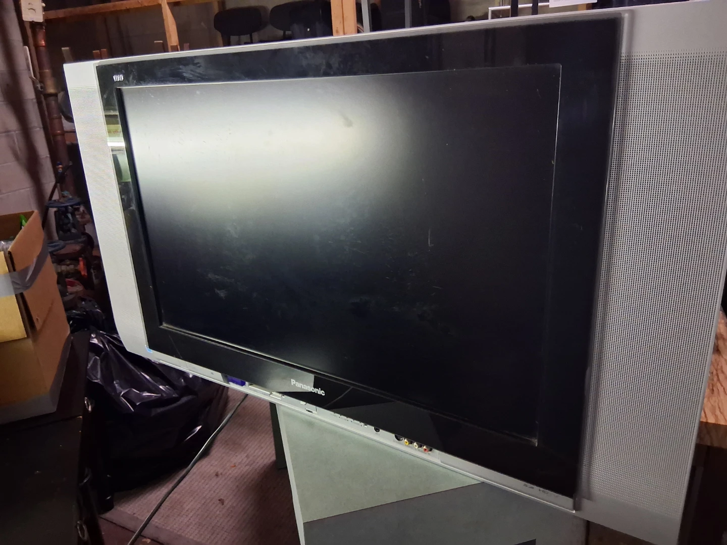 Panasonic Viera 32 Inch LCD TV - photo 2