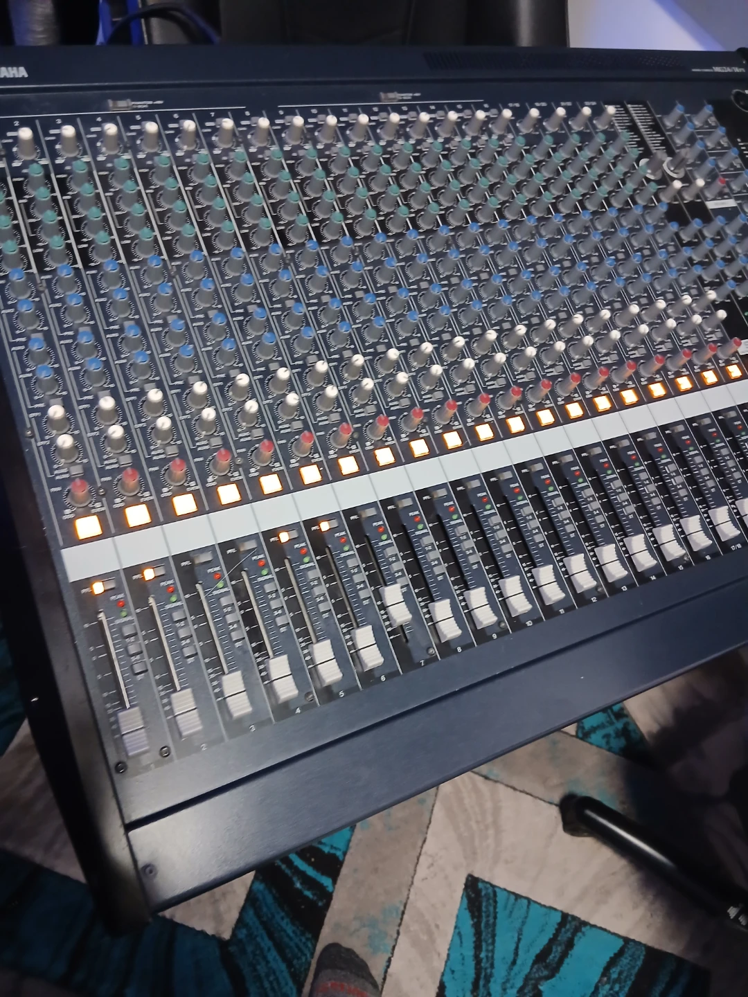 Yamaha MG24/14FX Mixing Console