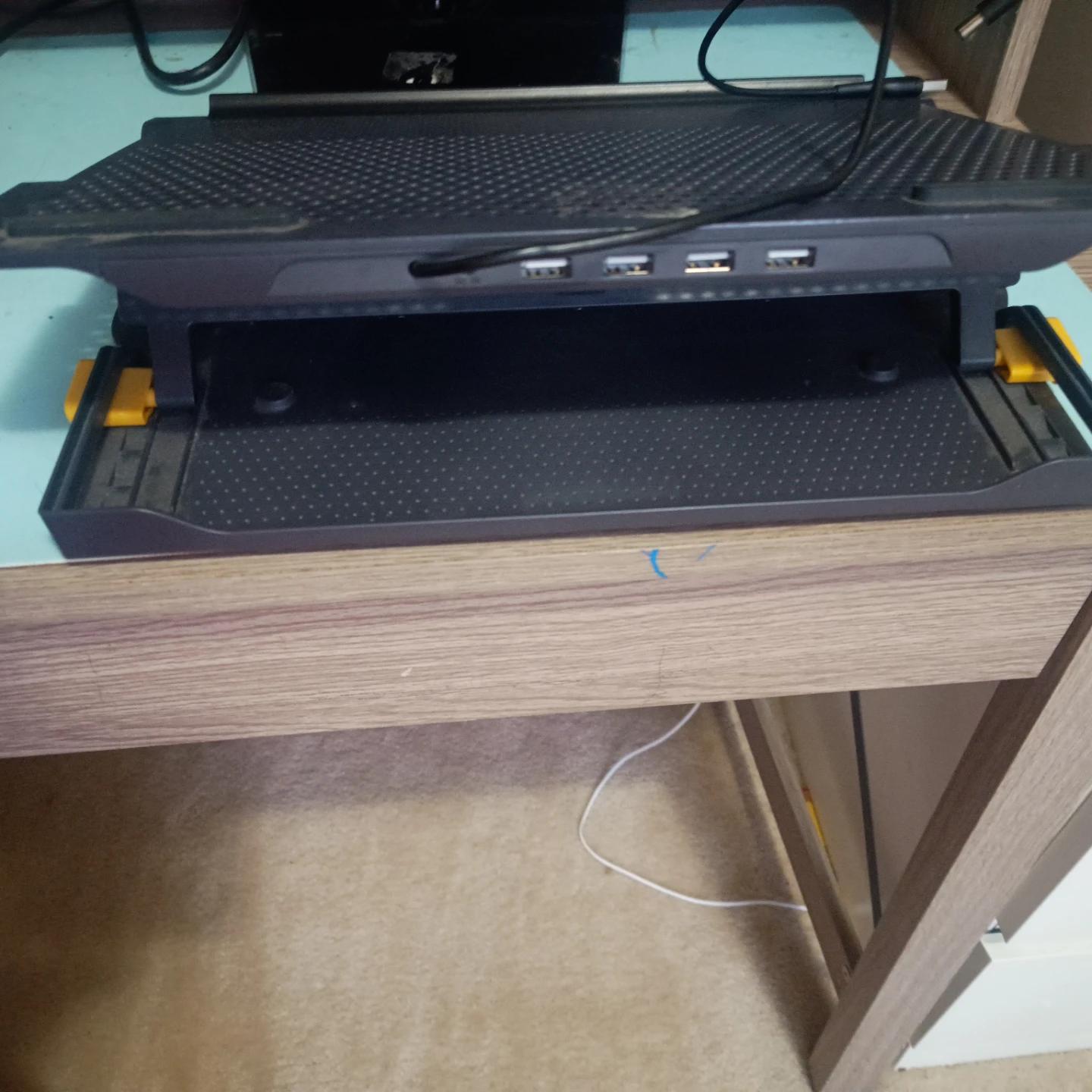 LG LED Monitor and Targus Laptop Cooling Stand - photo 3