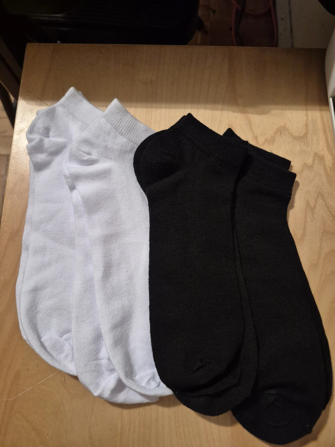 BN)4 Pairs Ankle Socks (White and Black)