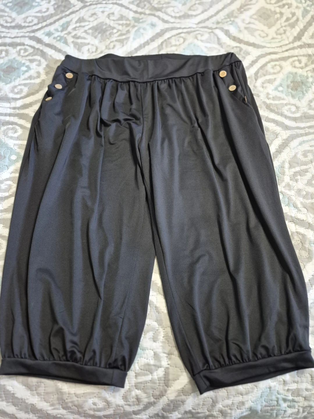Ladies Size 4XL Black Capris