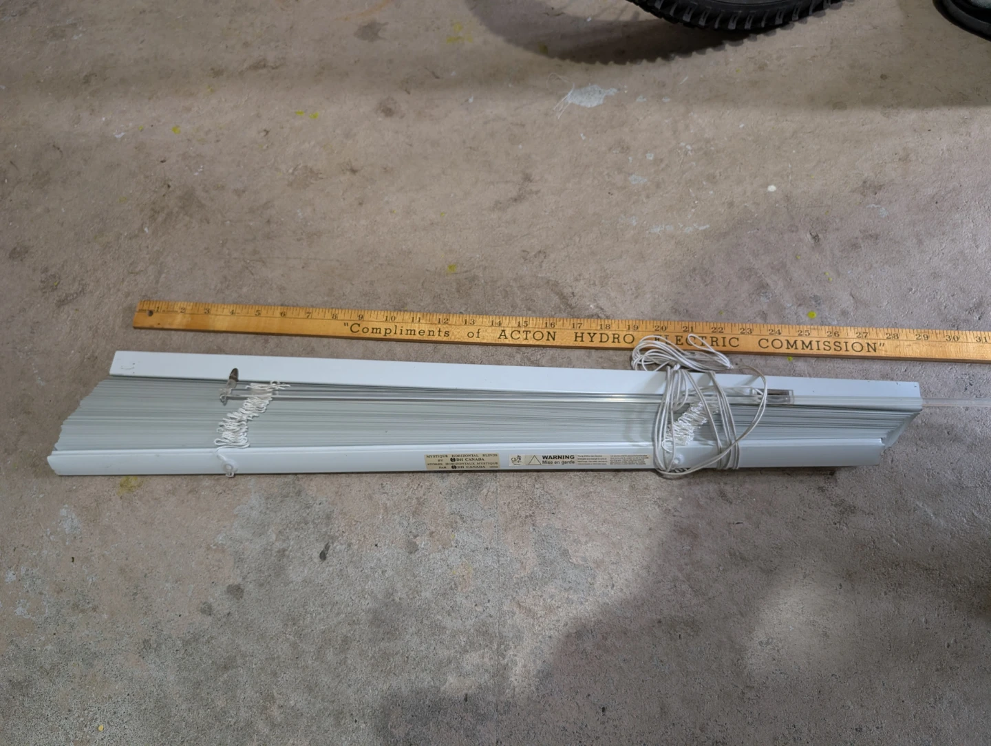 28" Horizontal Blinds
