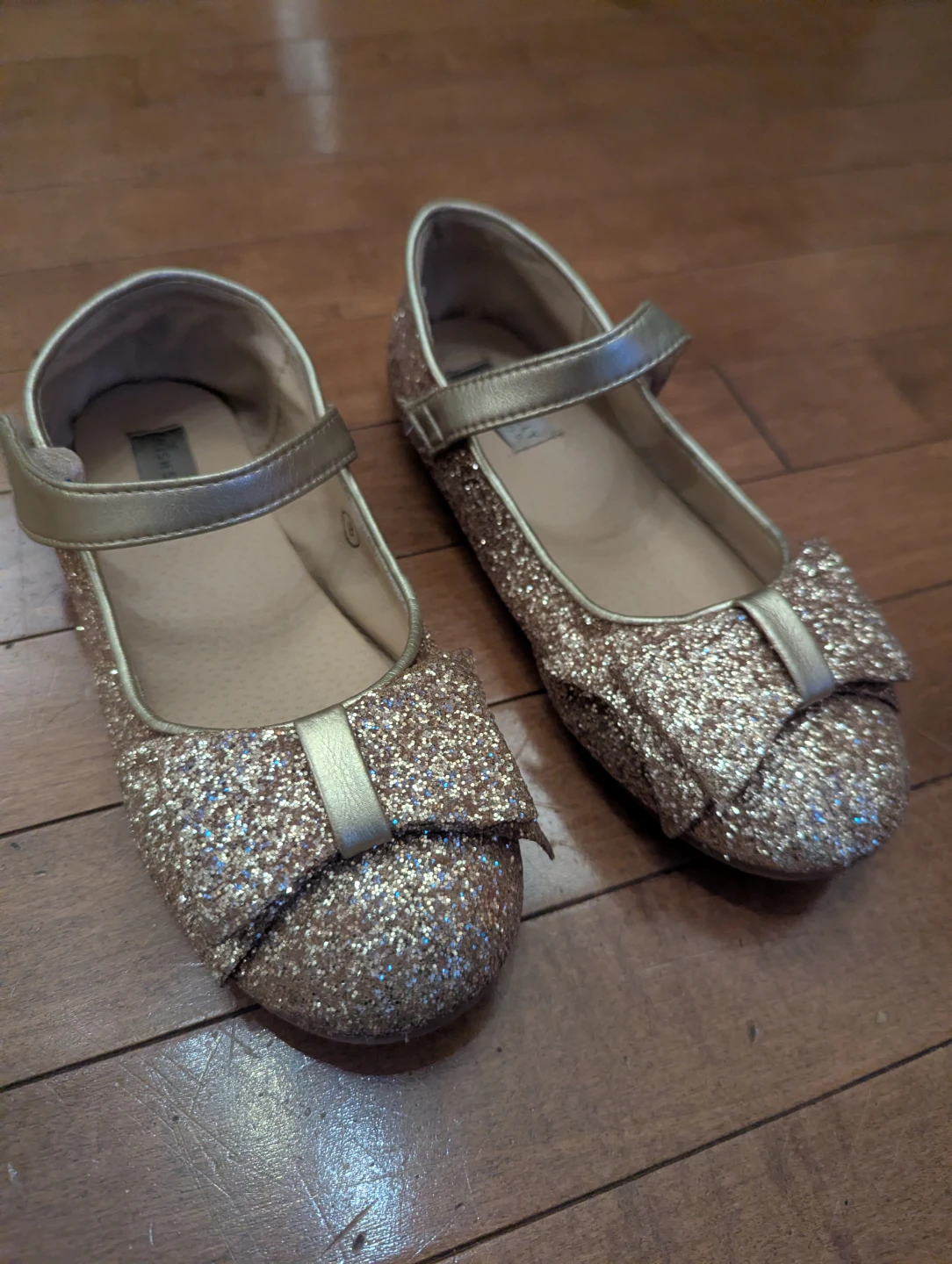 Girls Gold Glitter Flats with Bow size 3