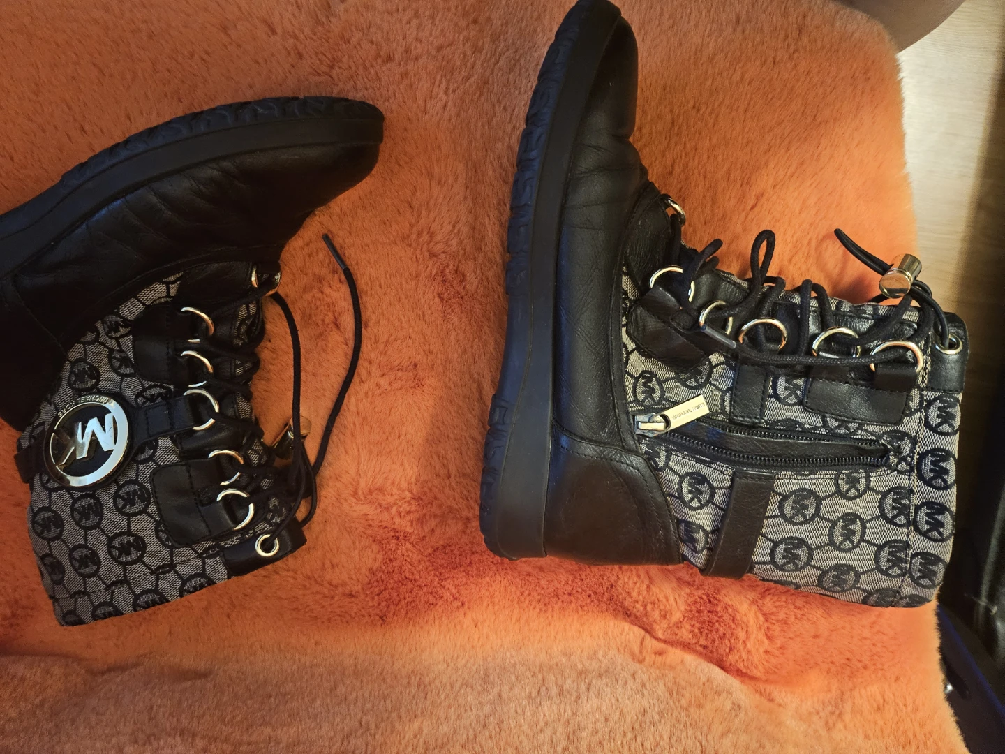Michael Kors Logo Boots Size 6.5M - photo 2