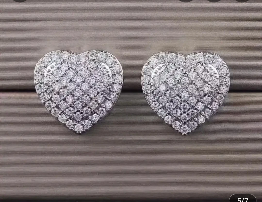 Heart-shaped Stud Earrings - photo 3