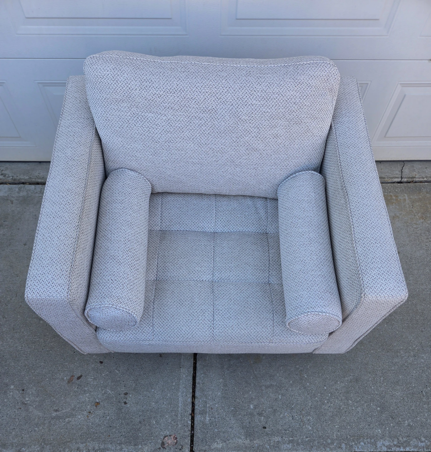 Kinsey Mid-Century Modern Armchair by Structube in Beige. Mint! - photo 4