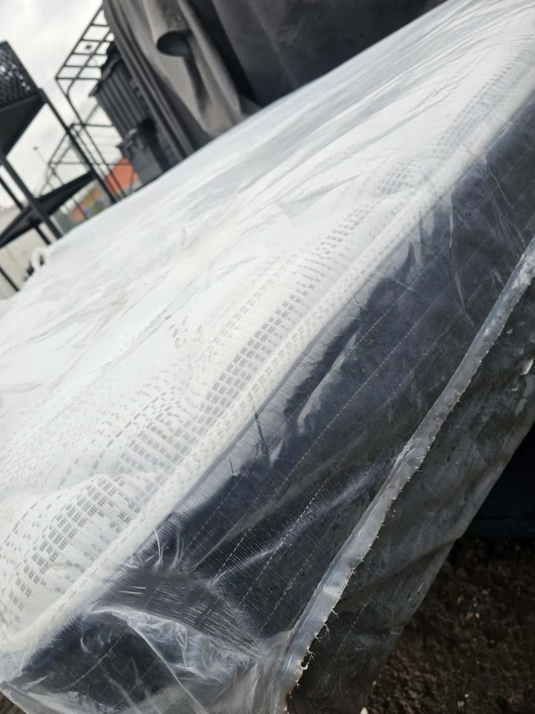 Queen size Spring mattress