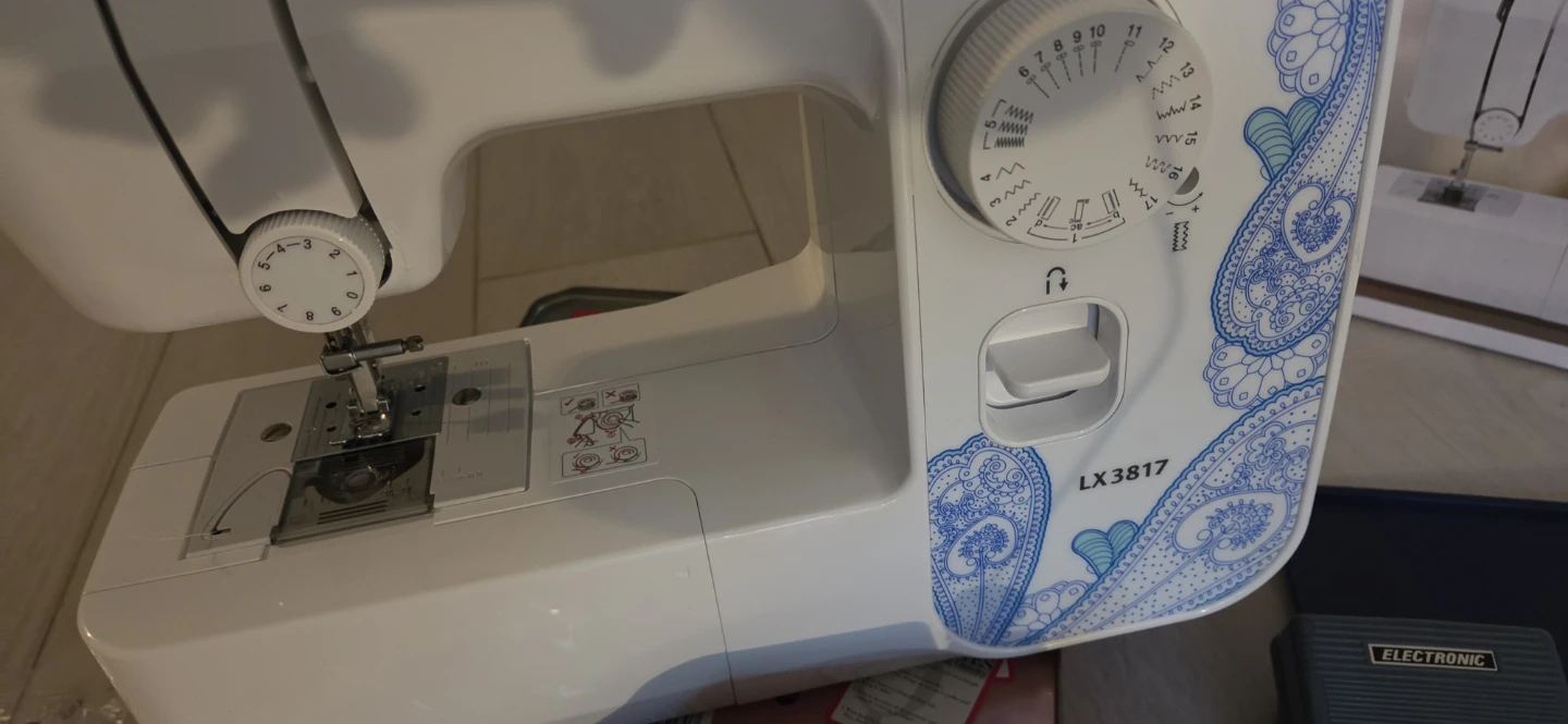 Brother LX3817 Sewing Machine - photo 2