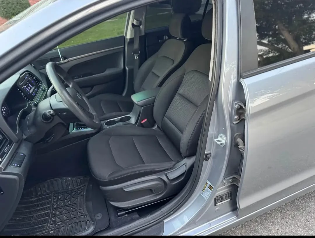 Gray Hyundai Elantra - photo 5