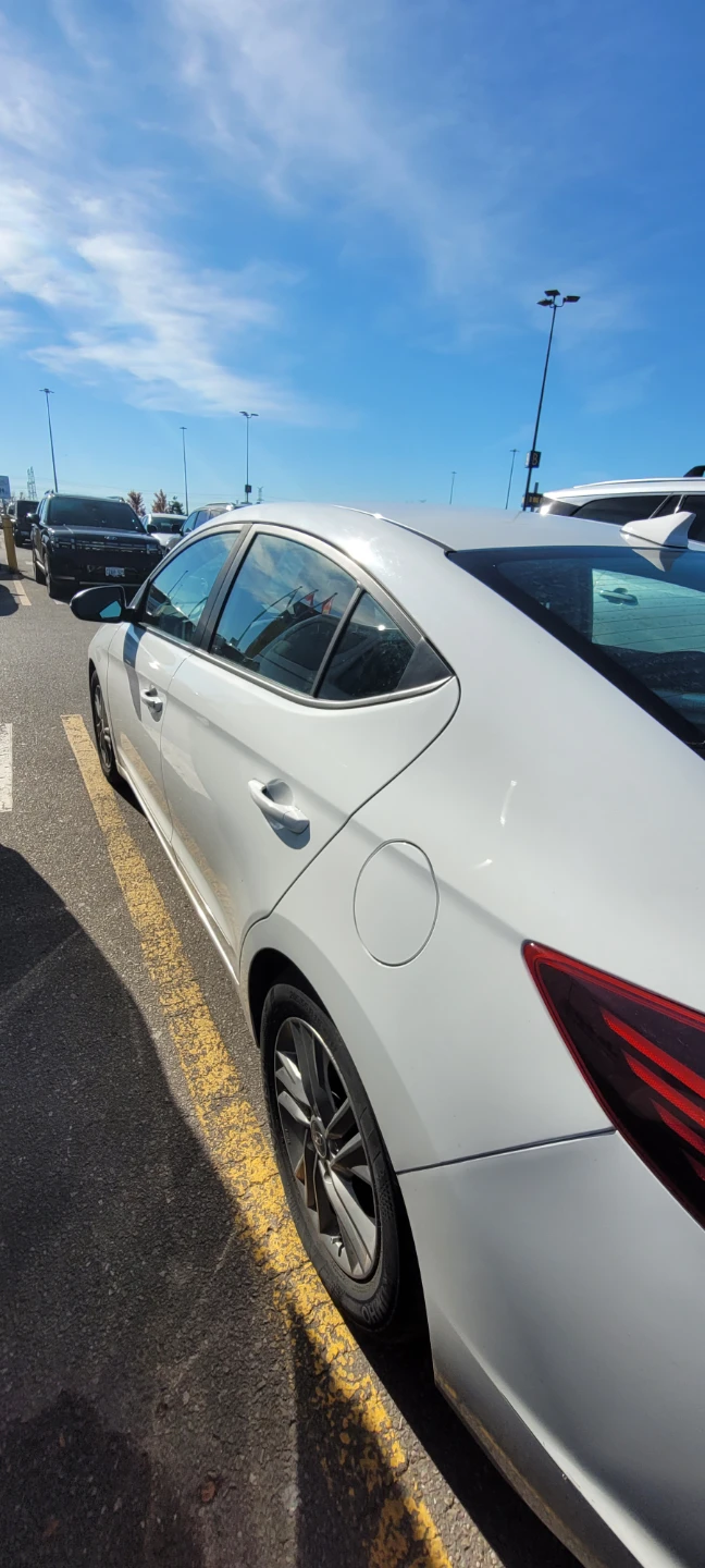 White Hyundai Elantra - photo 2