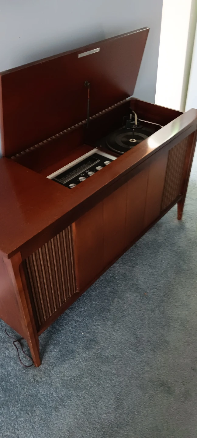 Vintage Electrohome Stereo Console with Garrard Turntable - photo 2