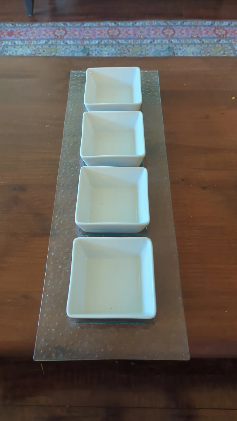 Mōda Set of 4 Bowls with Tray