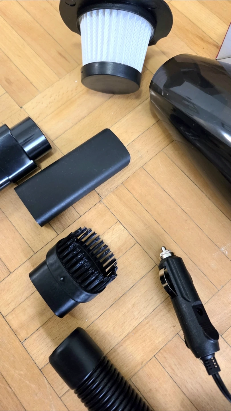 12-V Car Vacuum Cleaner with Accessories *new - photo 4