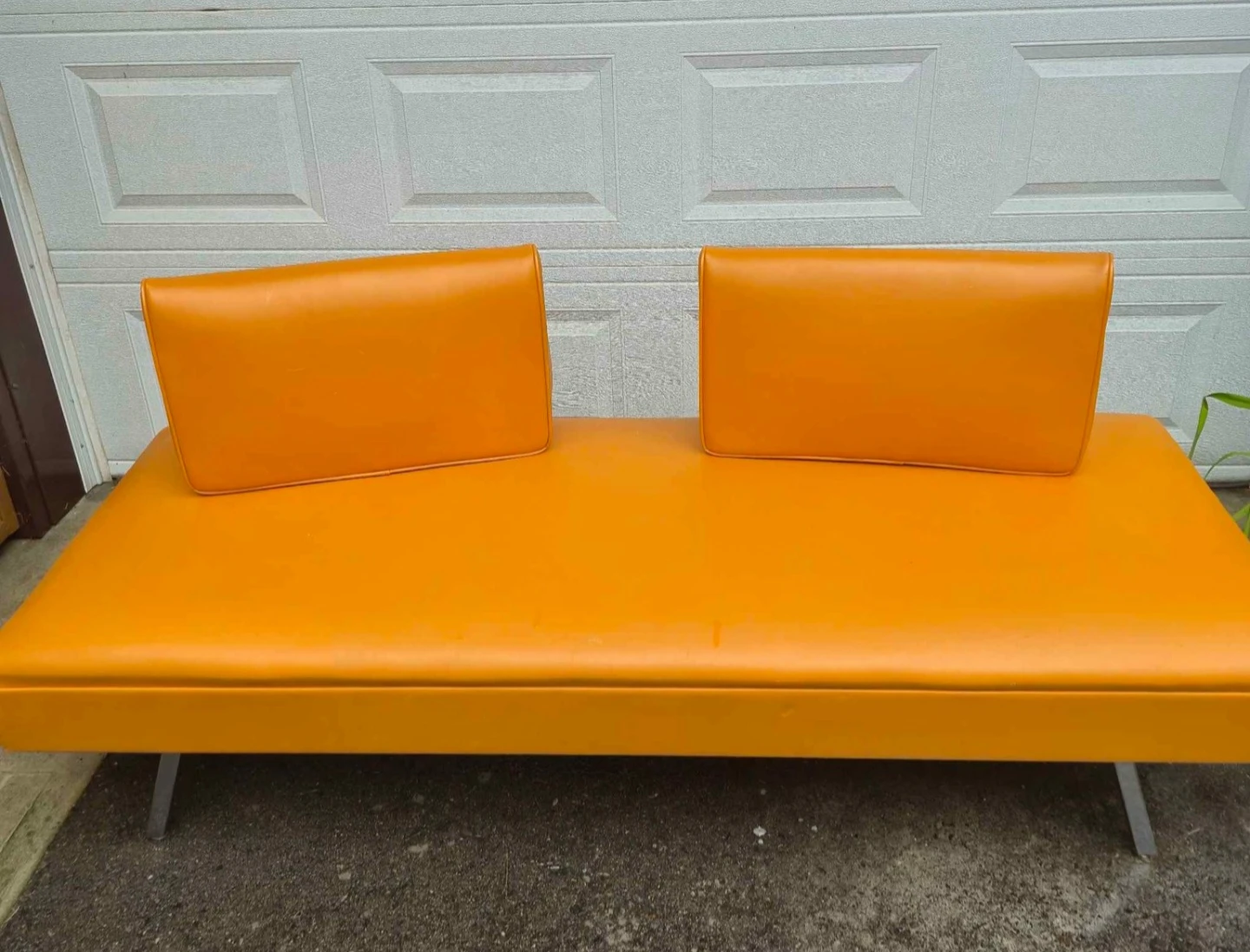 Vintage Day Bed - Retro