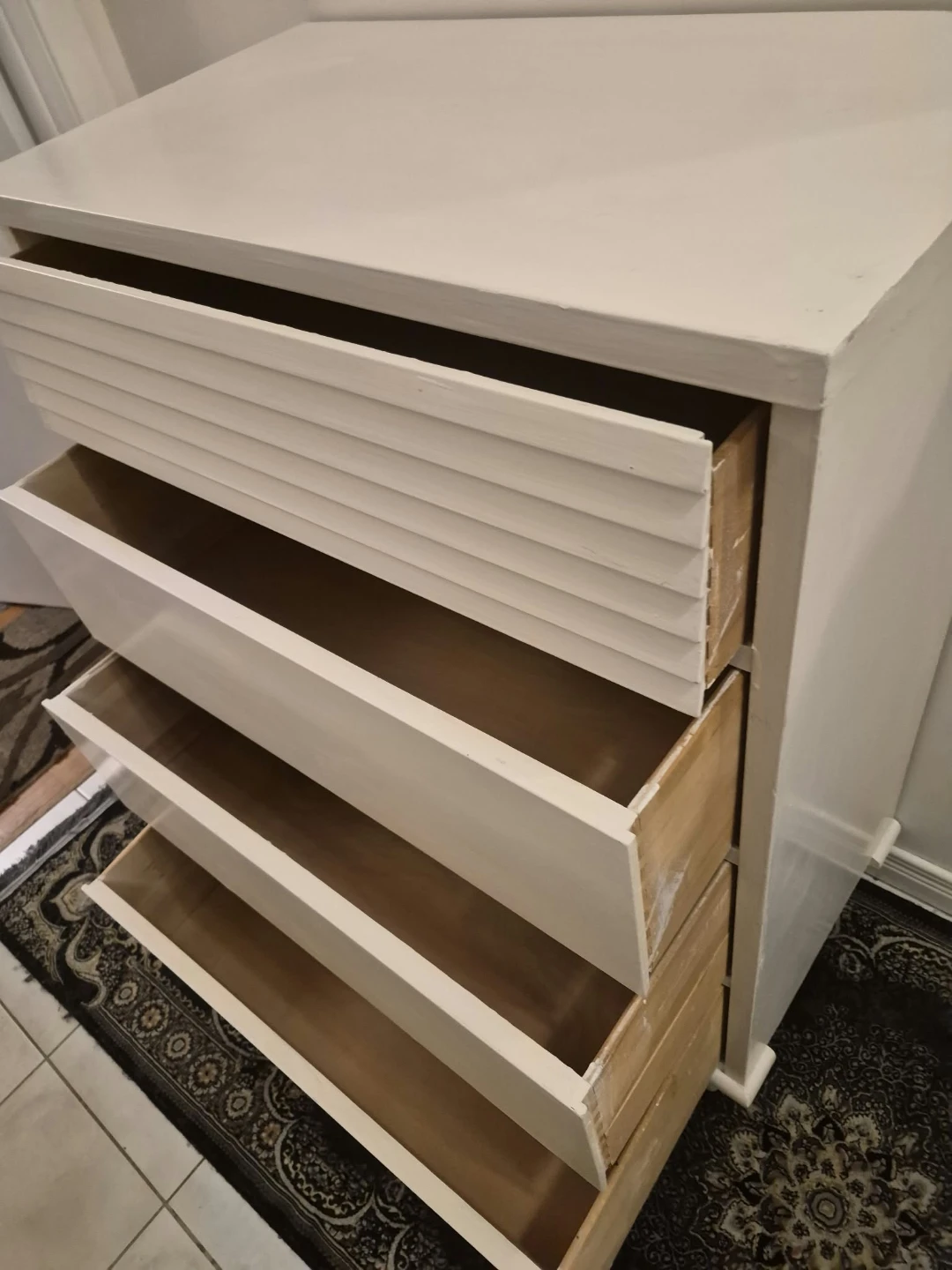 White 4-Drawer Wooden Dresser - photo 3