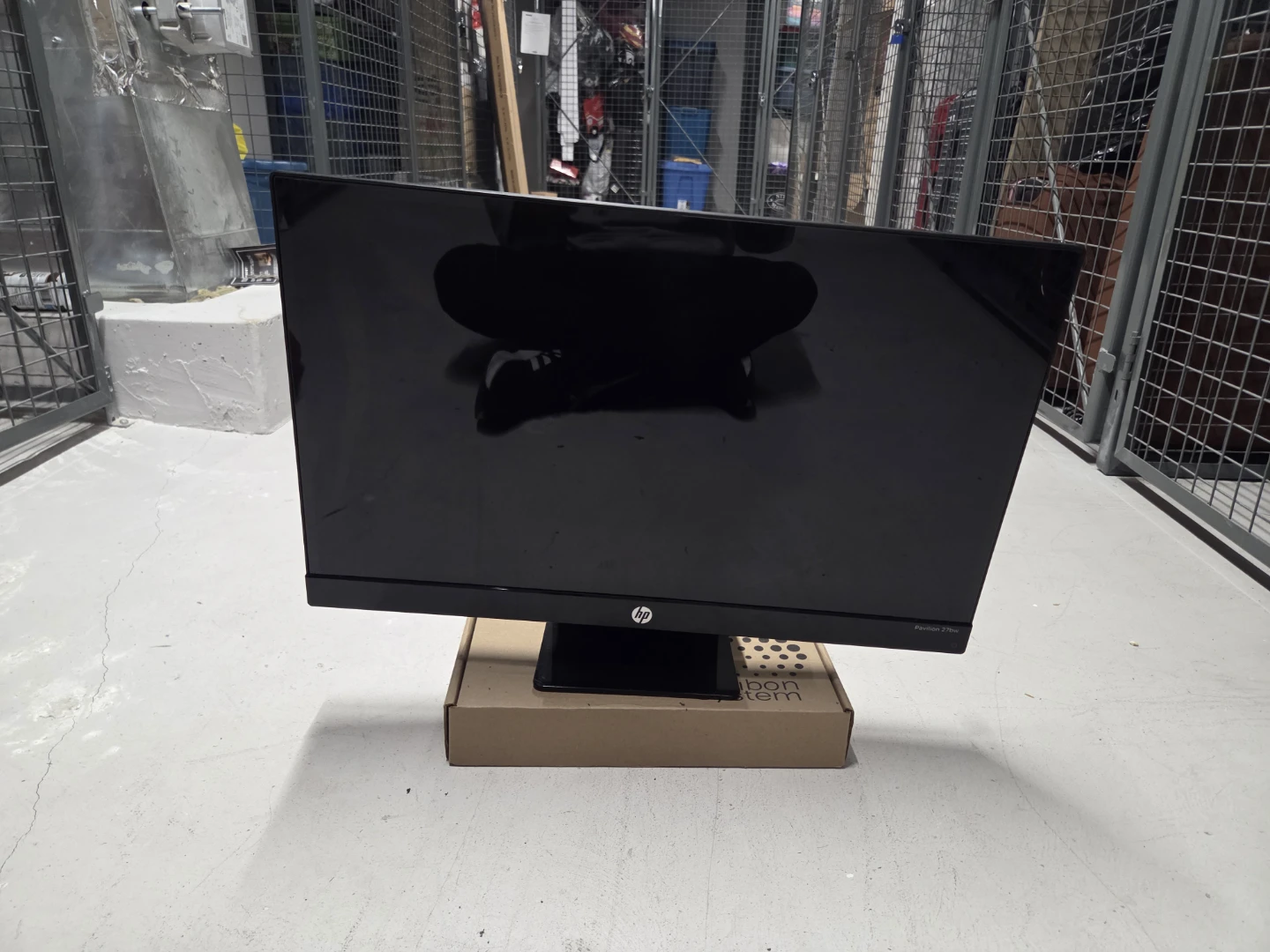 HP Pavilion 27bw 27-inch monitor