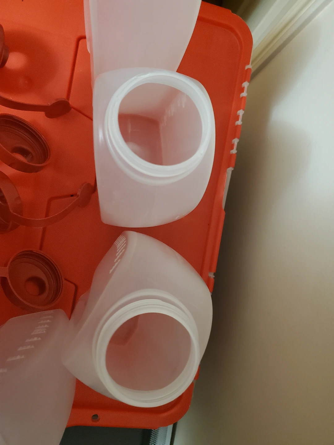 Set of 4 Tupperware Plastic Beverage Jugs - photo 4