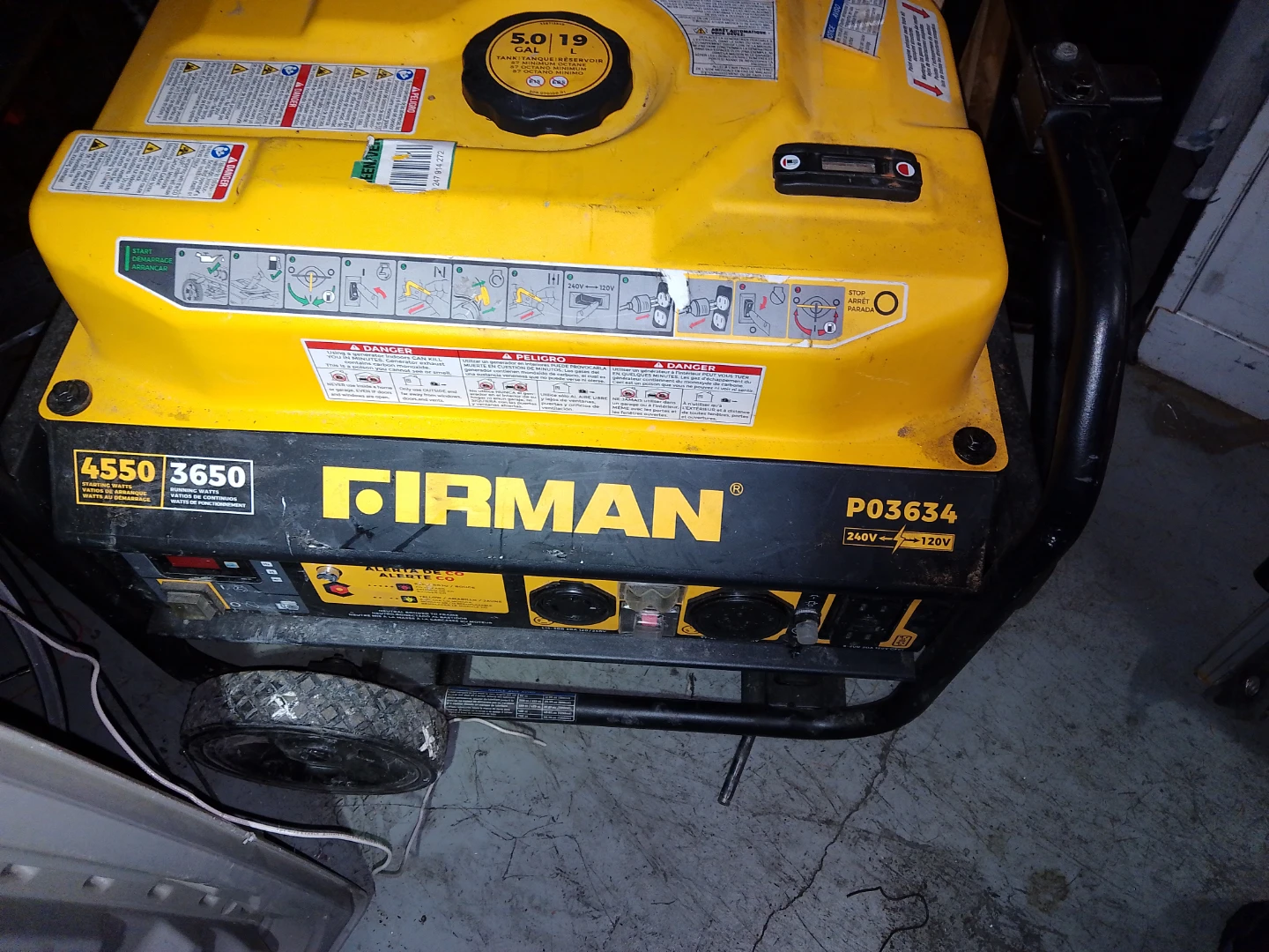 Firman P03634 Portable Generator 4550W/3650W