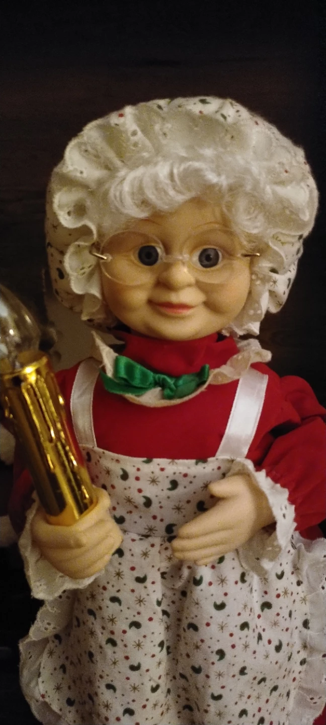 Christmas Santa and Mrs. Claus Figures - photo 2
