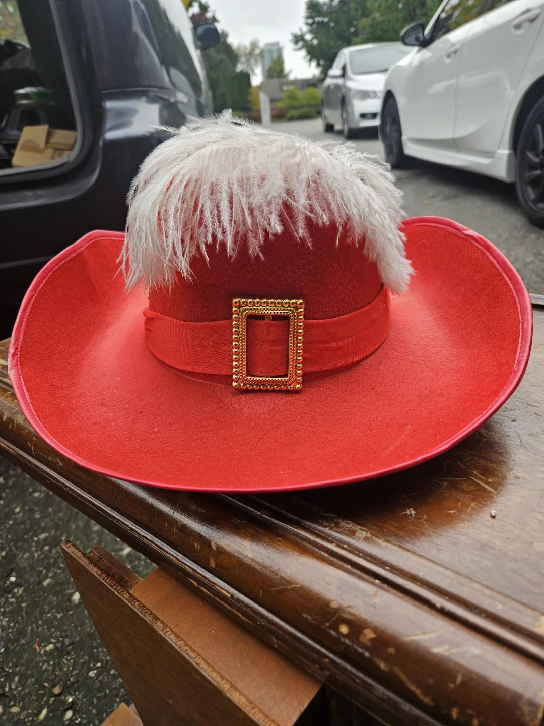 2 Red Musketeer Costume Hats - photo 2