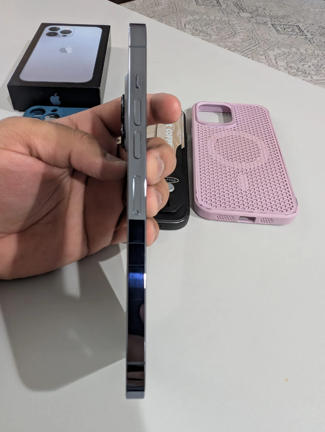 iPhone 13 Pro Max - photo 2