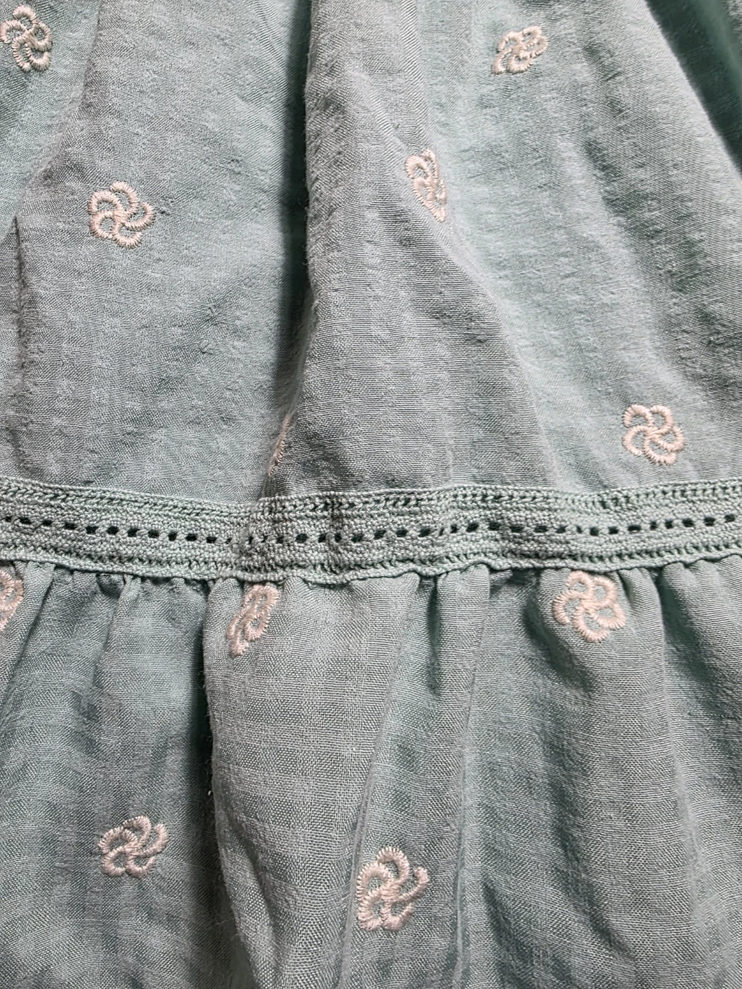 Cat & Jack Green Floral Embroidered Dress - Size 3T - photo 4