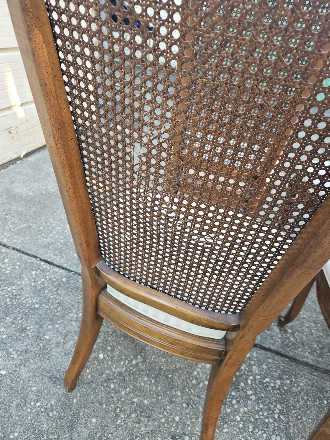 6 vintage caneback chairs - photo 3
