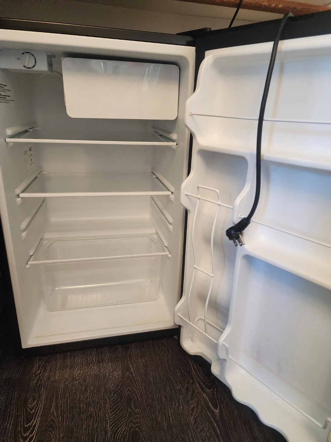 Arctic King Compact Fridge - photo 2