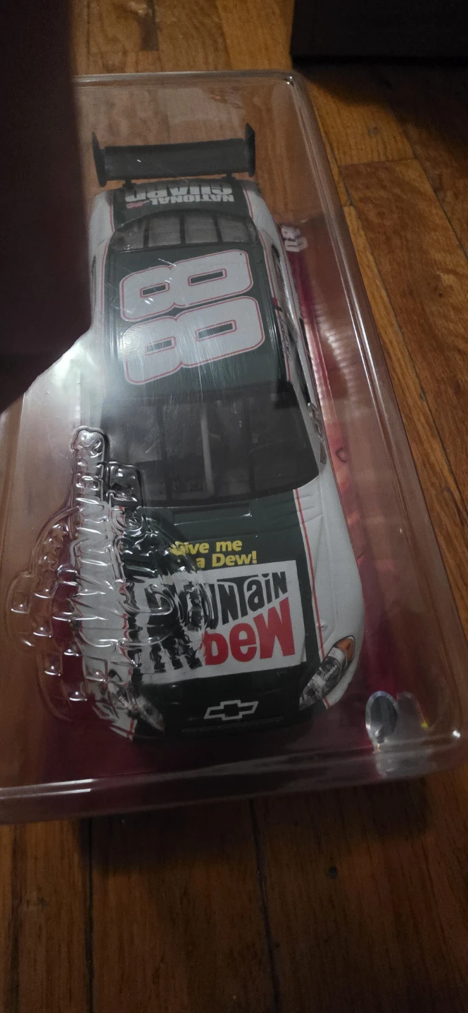 Winner's Circle 1:24 Dale Earnhardt Jr. #88 NASCAR Diecast - photo 3