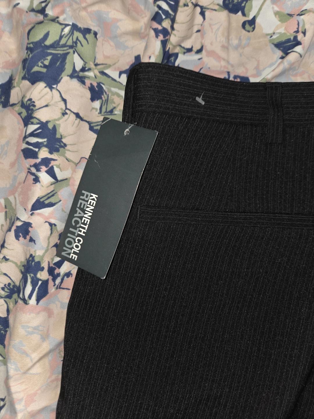 Kenneth Cole Reaction Trousers w/ Pin-Stripes in a Men's 38X30 - photo 2