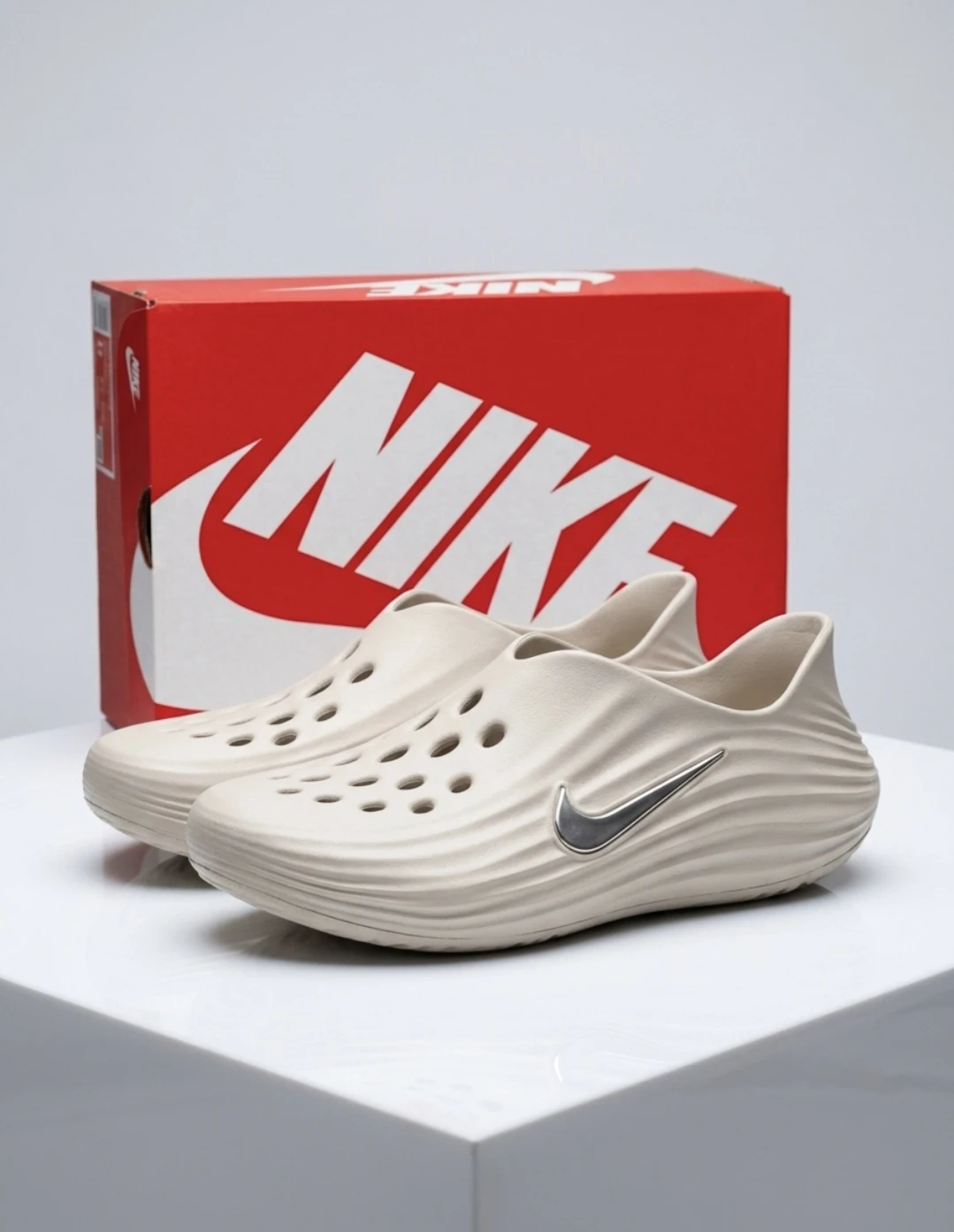 Nike Calm Clogs Size 9