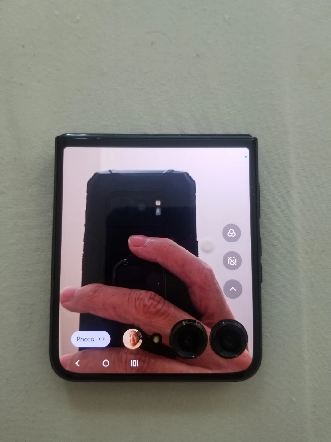 2024 Motorola Razr+ foldable smartphone 256GB selling as is - photo 3