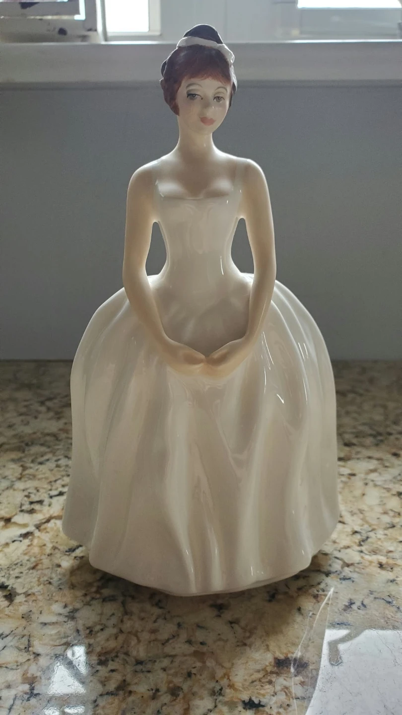 Vintage Royal Doulton "Ann" HN 2739 Figurine