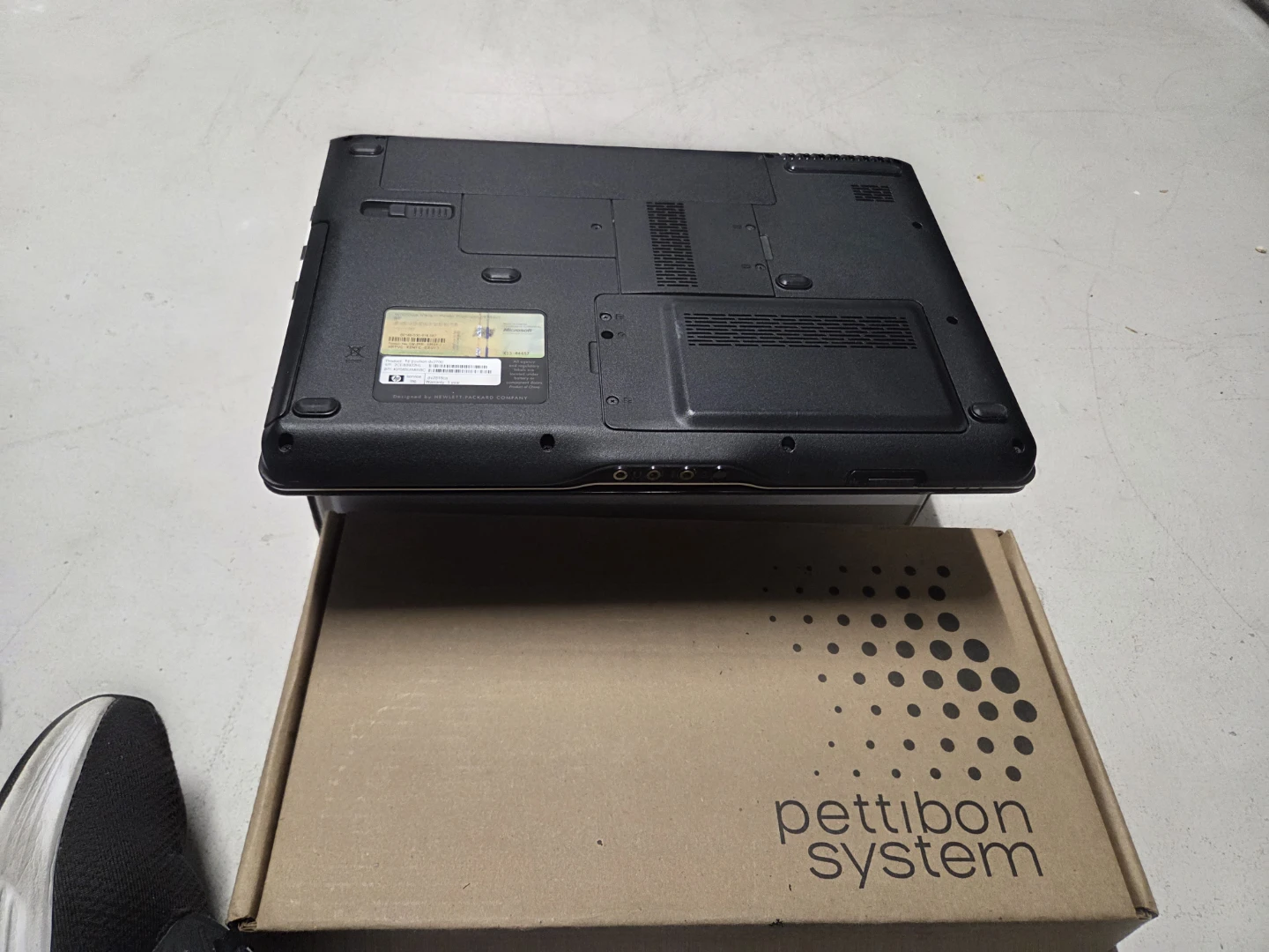 HP Pavilion dv2000 Laptop - photo 4