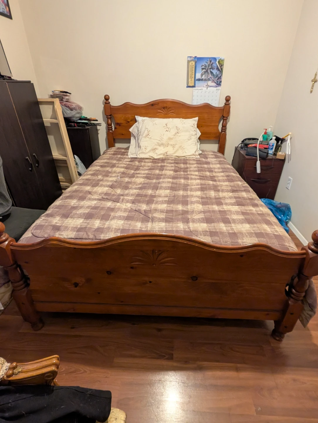Solid Wood Full Bed Frame and mattress - photo 4