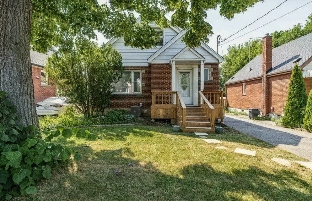 Spacious 4-Bedroom Unit for Rent – Hamilton Mountain